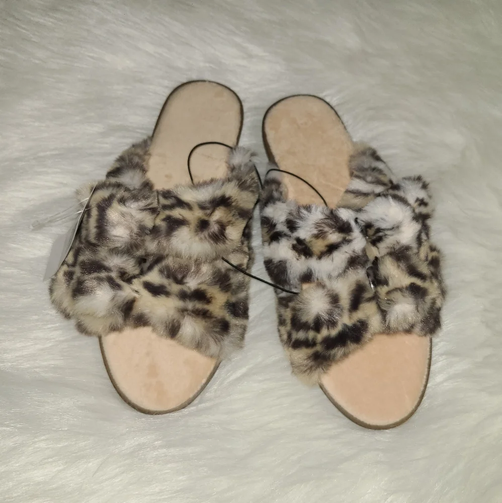 LOFT Faux Fur Buckle Slippers | Small - Picture 2 of 7